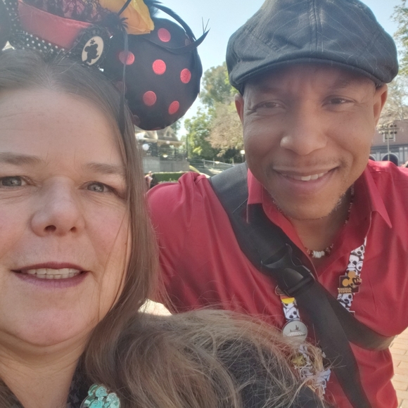 Meet your Posher Amy - Picture 3 of 5